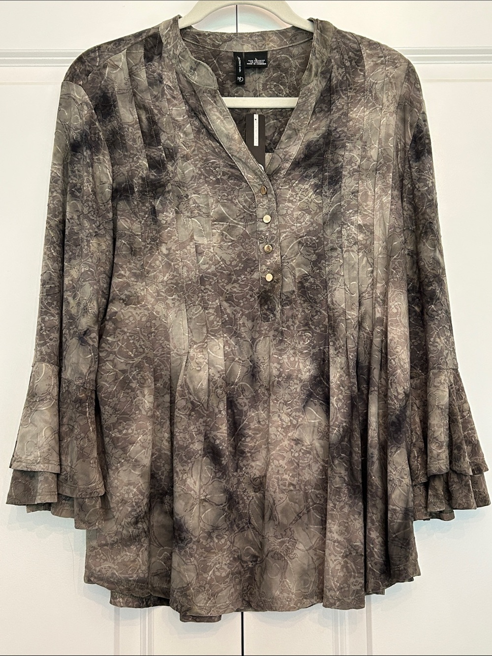 New Directions Mural Olive Essential knit Top